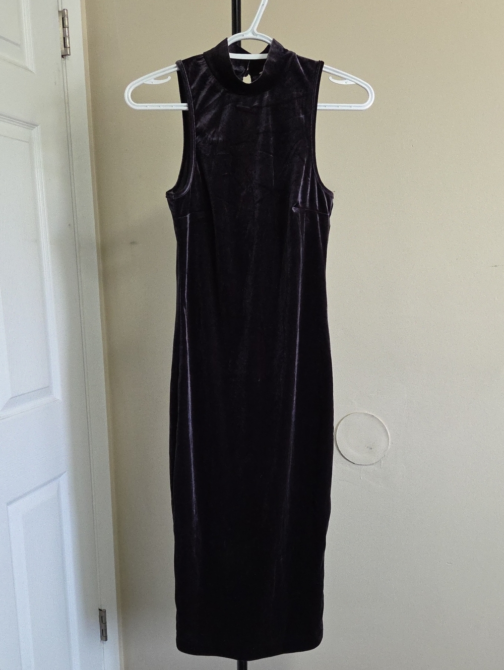 Urban Outfitters Stretchy Deep Purple Velvet Sleeveless Velvet Midi Dress
